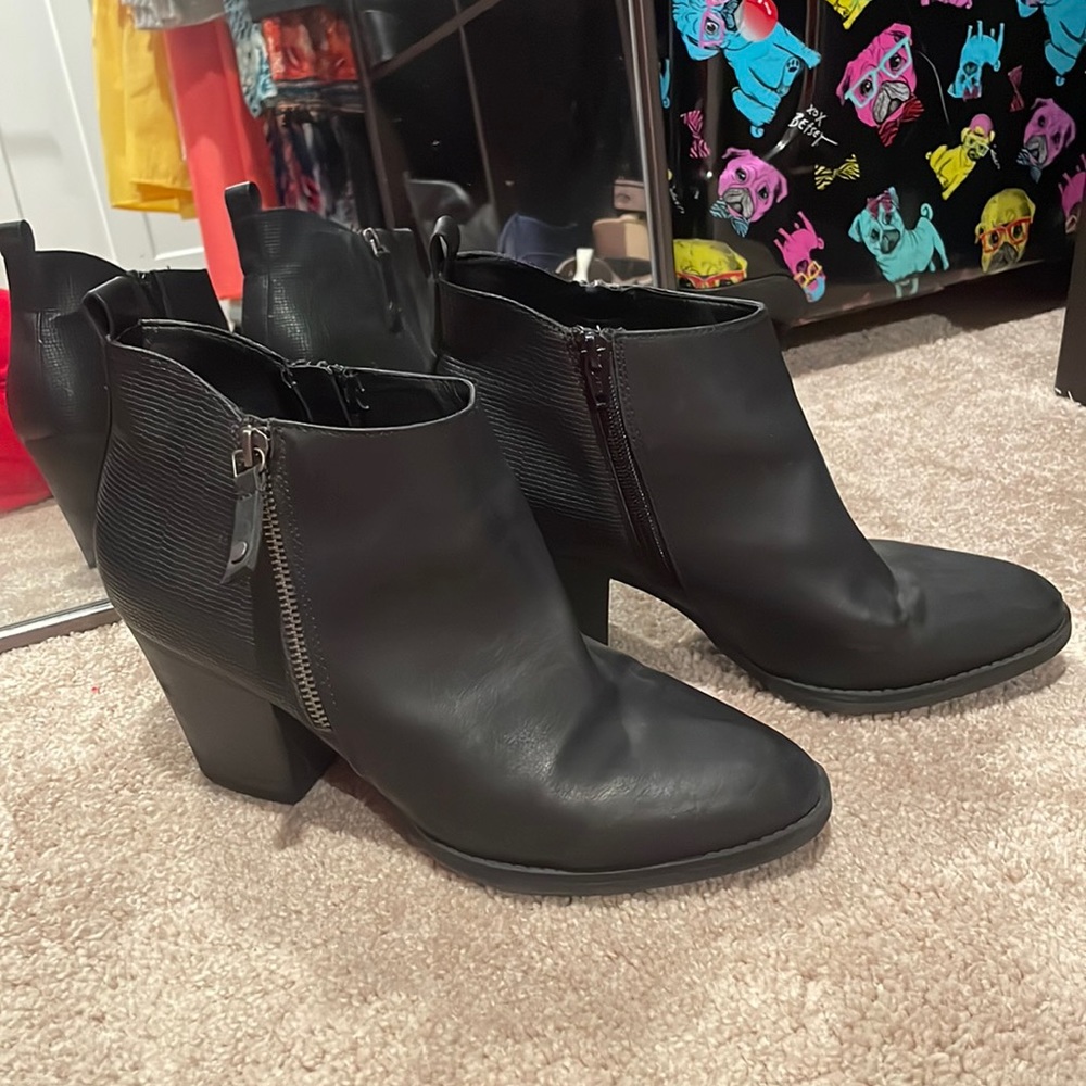 Universal thread booties